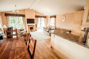 Little Eden Country Park, Bridlington with Private Hot Tubs Image 2