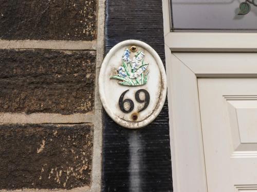 Feathers Cottage Image 1