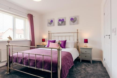 Oakley - Large, Elegant, Dog Friendly & Parking Image 1
