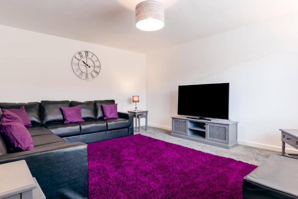 Oakley - Large, Elegant, Dog Friendly & Parking Image 2