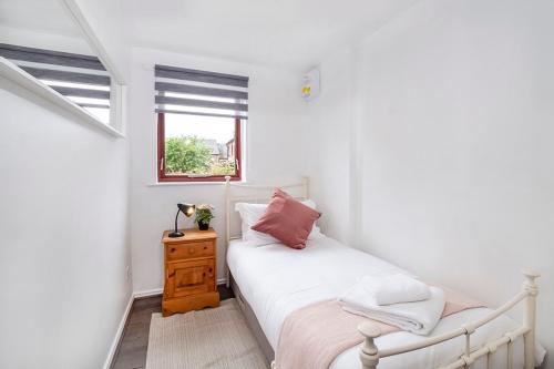 30 Fewster Way York Image 3
