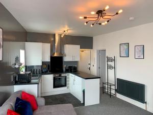 Lighthouse View - Amazing sea and beach view - Free Sky TV including Sports and Movies - Fast WIFI Image 3