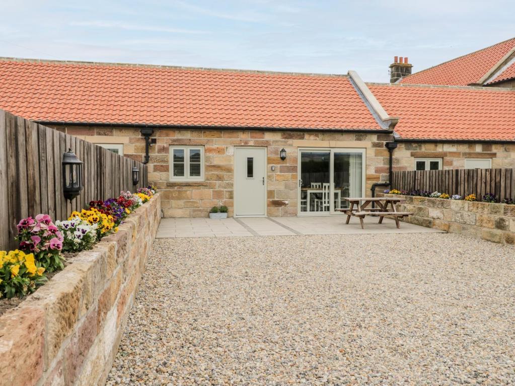 Shipswheel Cottage Image 1