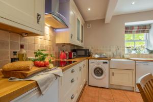 West Shaw Cote Cottage Image 3