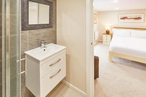 Host & Stay - Harbour View Apartment Image 2