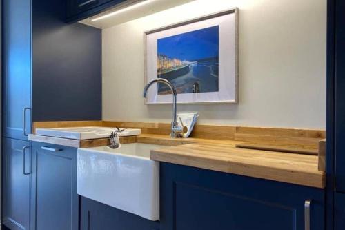 WESTREACH Filey - a 4 Bedroom, all en-suite sleep 8 Townhouse Image 3