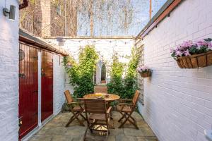 15 Brownlow Street Image 2