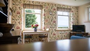 Winsbury Cottage Image 1