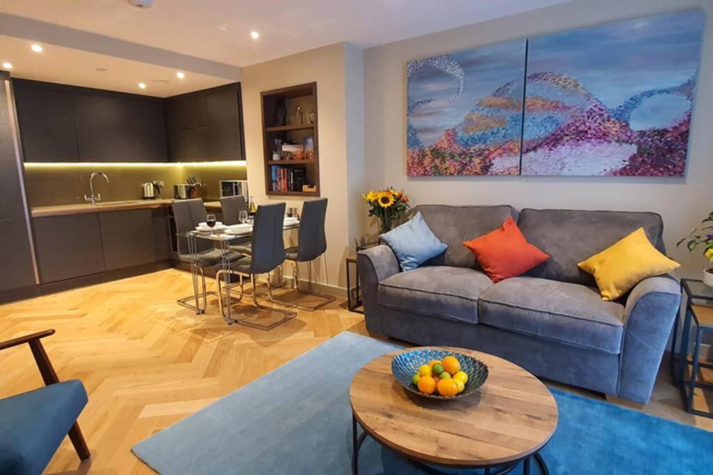 Luxury One Bedroom Apartment Within the City Walls Image 1