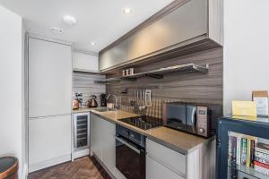 Chic one bed apartment- City Living in converted Cocoa Warehouse York PARKING Image 2