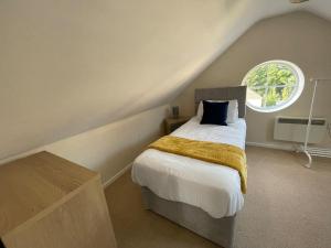 Modern 4BR Apartment in Great Location Image 3