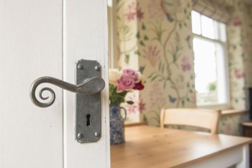 Winsbury Cottage Image 3