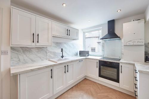 Host & Stay - Whitby Heights Image 1