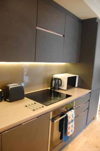 City Centre Garden view getaway for 2 FREE ONSITE PARKING Image 1
