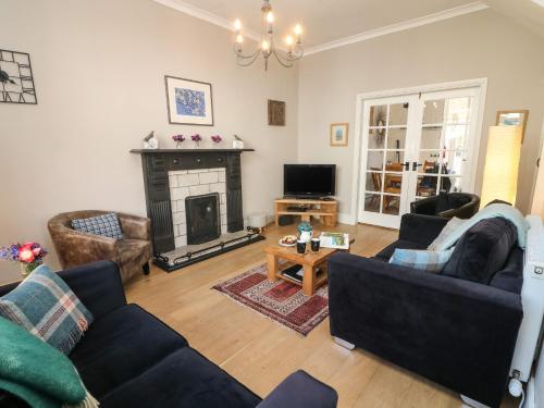 Chandlers Cottage Image 1