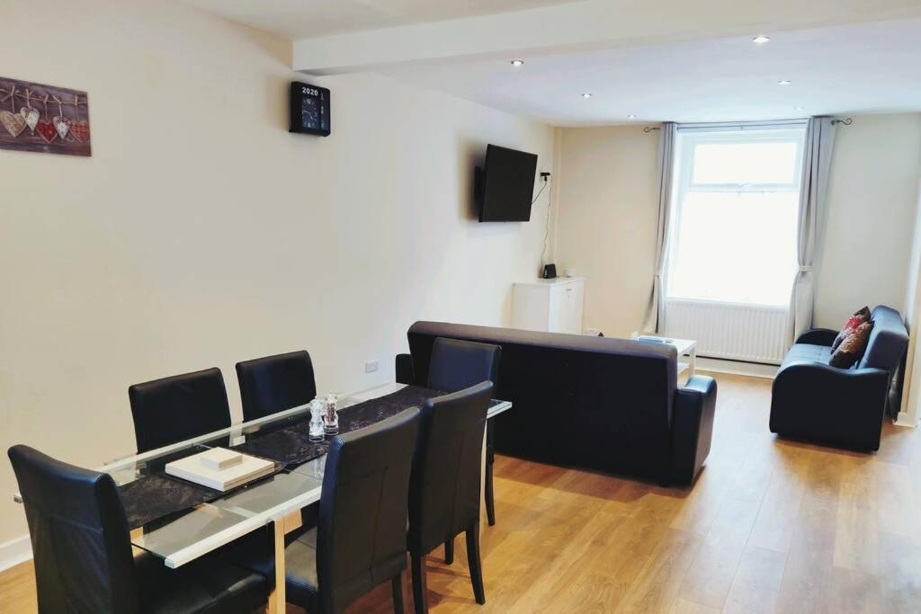 Modern holiday let in Skipton, North Yorkshire Image 1