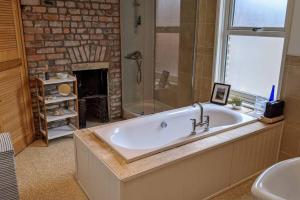 200 year old large townhouse with sea views Image 3
