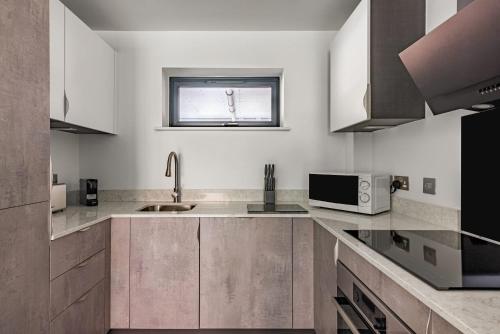 Brand New Apartment In The Heart Of York With Free Parking Image 4