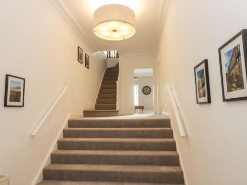 7a Belvoir Terrace Image 3