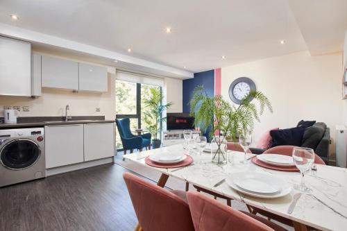 Boutique York Abode sleeps 6 - Parking Image 1