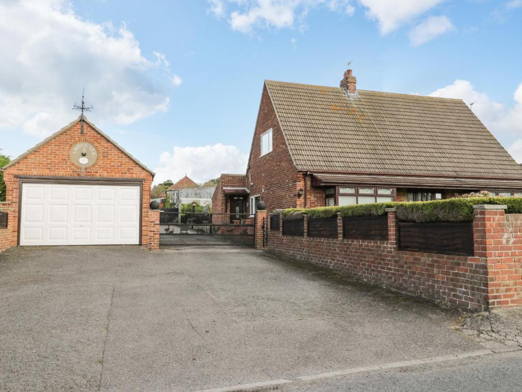 8 Coronation Avenue Image 1