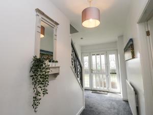 8 Coronation Avenue Image 2