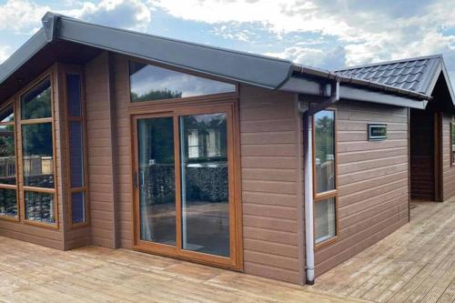 Long Meadow Lodge with Hot Tub Image 1