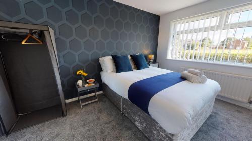 Flexley House 4 Dbl Beds Workstays UK Image 3