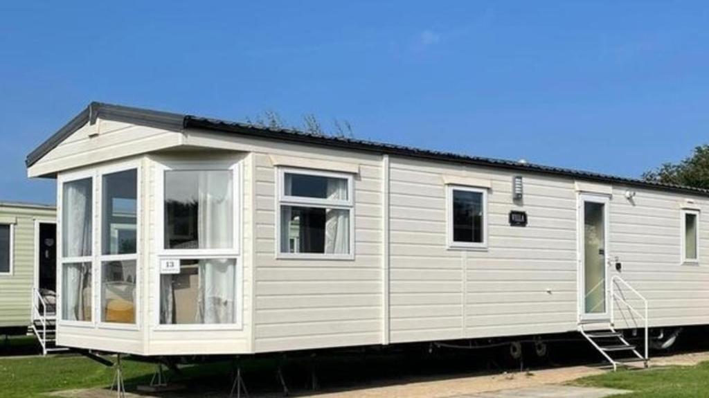 Remarkable 2-Bed Villa caravan in Driffield Image 3