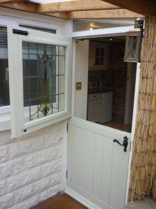 Lavender Cottage, Grade 2 Listed Period Stone Built Cottage Image 2