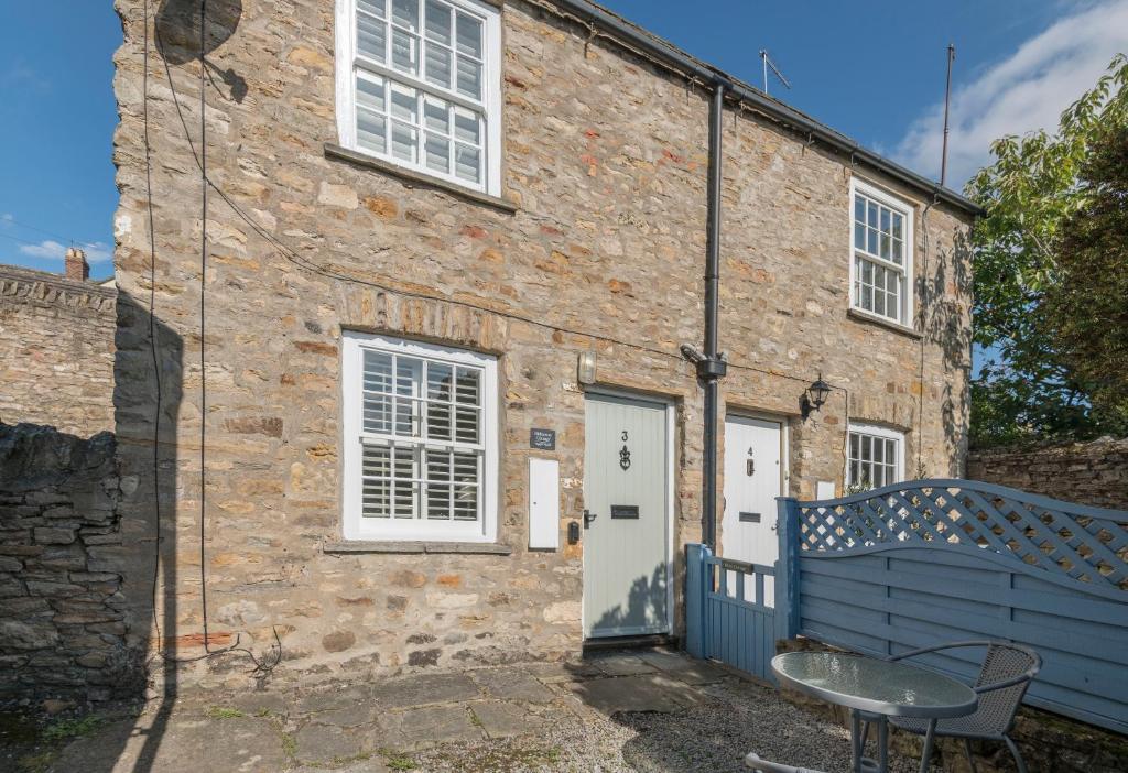 Hideaway Cottage - Central Richmond Image 1