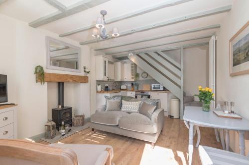 Hideaway Cottage - Central Richmond Image 3