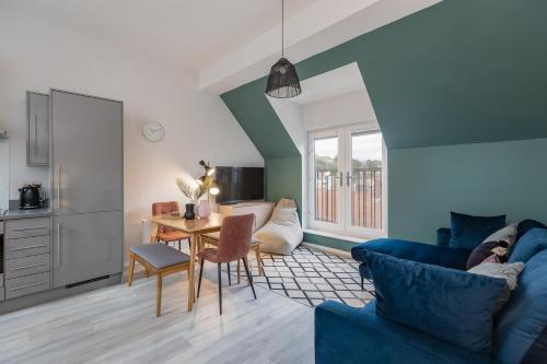 Host & Stay - Oyster Cottage Image 1