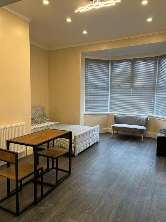 Lovely 1-bedroom apartment in Kingston upon Hull Image 3