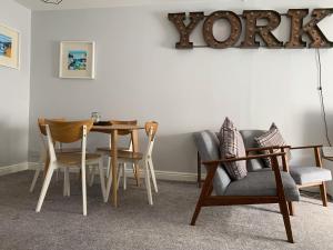 The Hampden - Free Parking - Central York Holiday House Home Image 1