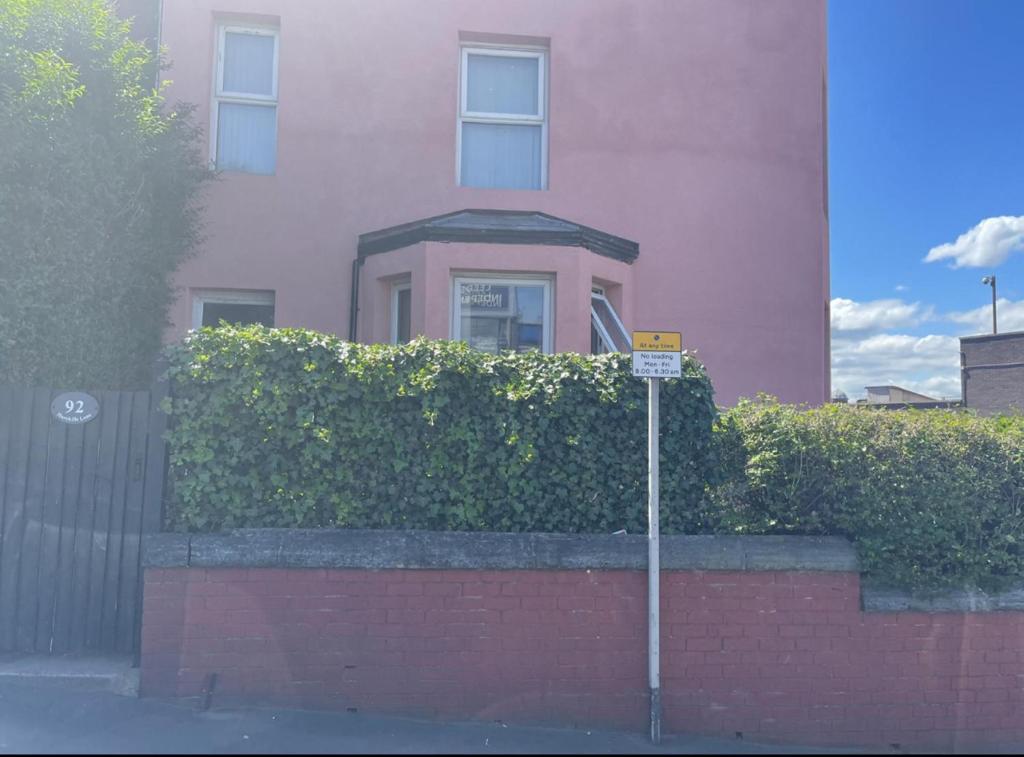 Beautiful 1-Bed Basement flat in Leeds Image 2