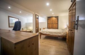 Beautiful 1-Bed Basement flat in Leeds Image 3