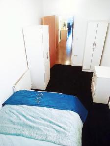 COSY DOUBLE ROOM CLOSE TO UNIVERSITY OF BRADFORD AND CITY CENTRE Image 1