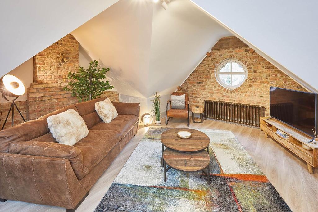 Host & Stay - 9 Highfield House Image 3