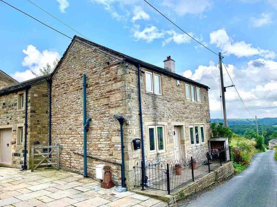 Stunning stone built charming cottage Image 1