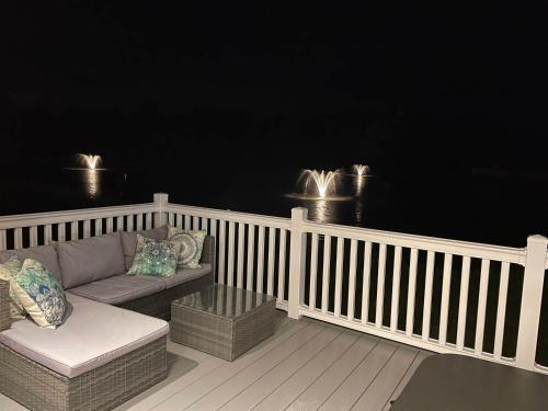 Lakeview Winter Lodge with Hot Tub Image 3