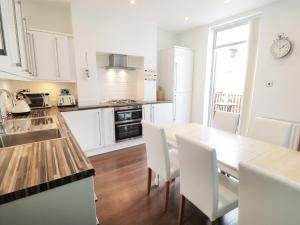 3 George Street, Whitby Image 4
