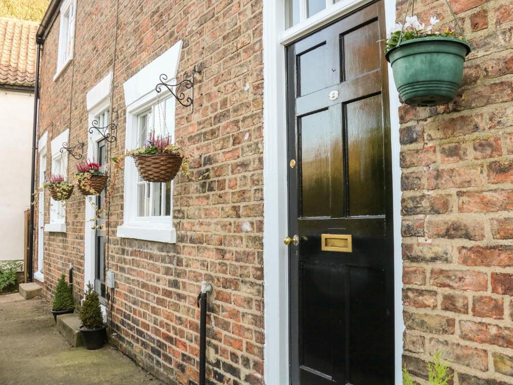2 Court Terrace Image 1