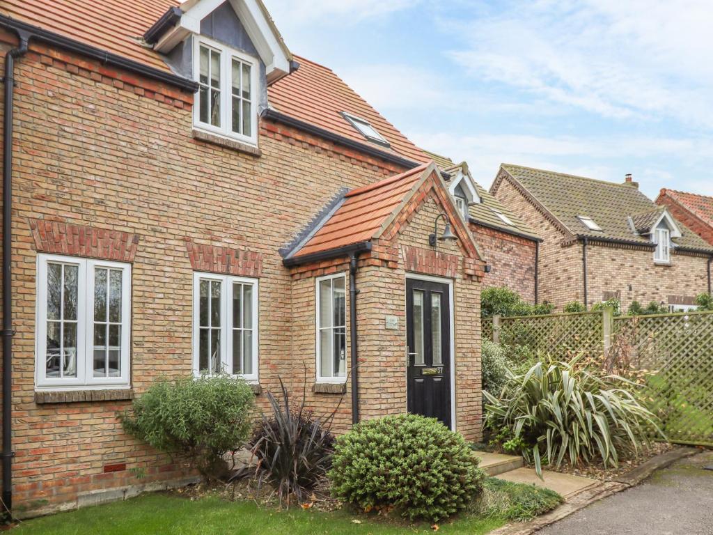 37 Trinity Way Image 1