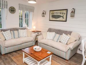 37 Trinity Way Image 3