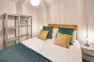 Host & Stay - Fern Image 1