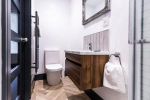 BOOTique House - Luxury Group Accommodation in Wakefield Image 1