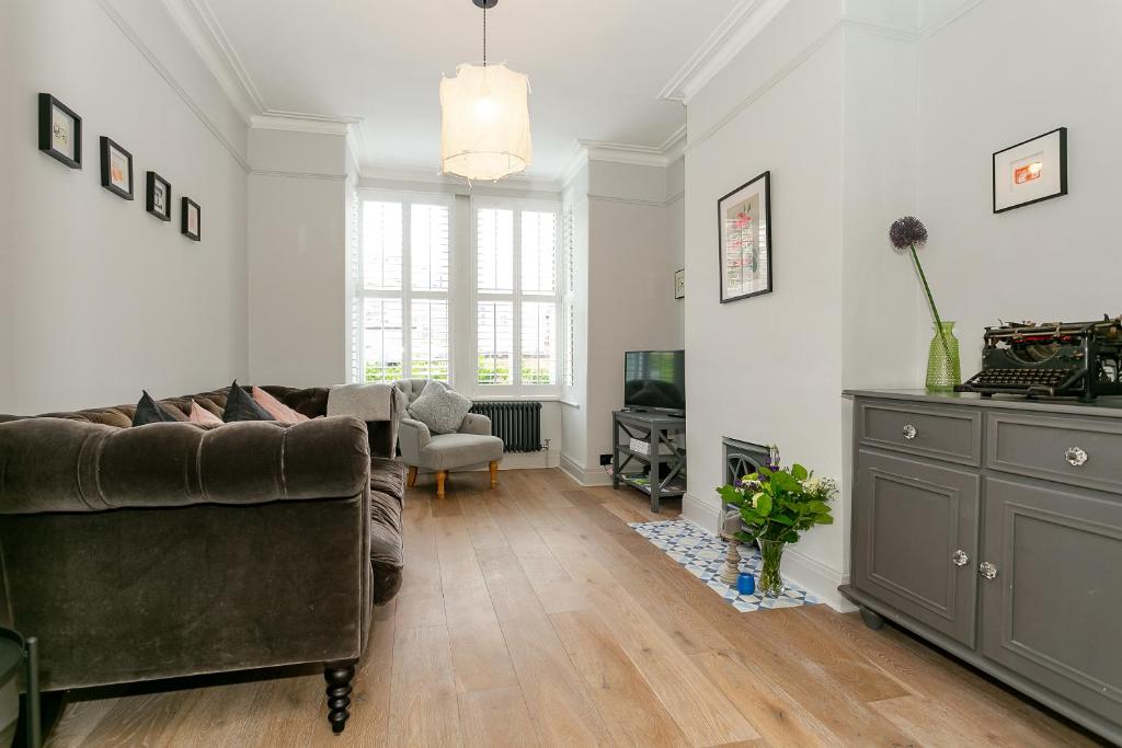 Strawberry Dale Victorian Terrace Image 2