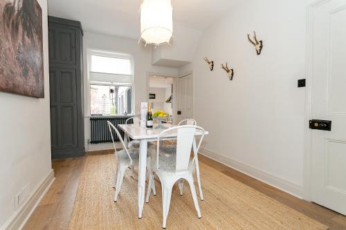Strawberry Dale Victorian Terrace Image 3