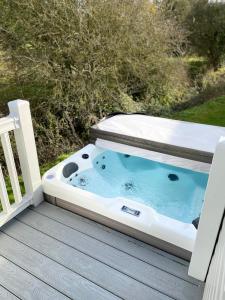 Yorkshire Lodge with Hot Tub Image 3